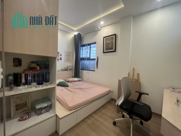 Bán GẤP! Nhà 3 tầng dân xây phố Ngọc Lâm, ô tô đỗ cổng, DT 56m2, MT 5m, nhỉnh 5 tỷ