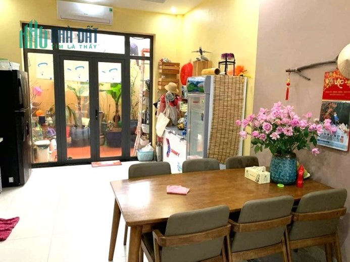 S.O.S! Bán GẤP! Nhà 3 tầng phố Ngô Gia Tự, gần ô tô, DT 80m2, MT 4.5m, giá hơn 3 tỷ