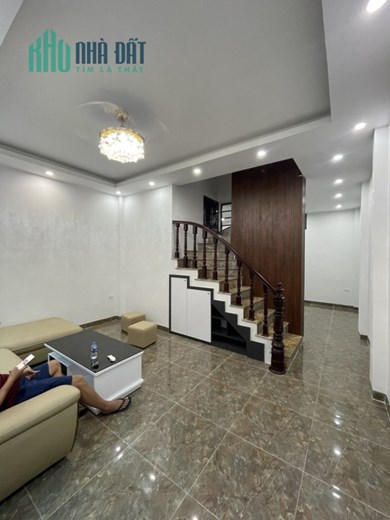Bán nhà Bồ Đề,Long Biên 42m2 ,3 tầng ,Mt 5m ,nhà đẹp ,gần hồ giá nhỉnh 4 tỷ
