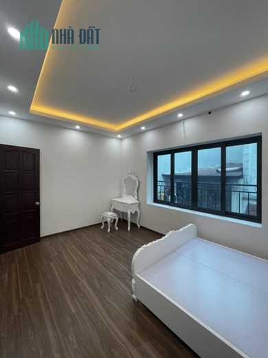 Bán nhà Bồ Đề,Long Biên 42m2 ,3 tầng ,Mt 5m ,nhà đẹp ,gần hồ giá nhỉnh 4 tỷ