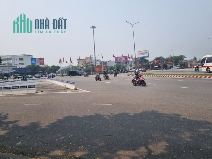 Bán nhà lô góc Nguyễn Hữu Thọ ngay cổng sân bay Đà Nẵng giá rẻ