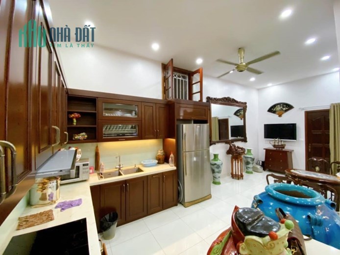 Bán nhà đẹp Ngõ 79 Khương Trung, sát phố, nở hậu, nội thất độc, 110m*4T, giá chào 15 tỷ