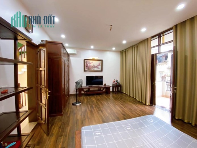 Bán nhà đẹp Ngõ 79 Khương Trung, sát phố, nở hậu, nội thất độc, 110m*4T, giá chào 15 tỷ