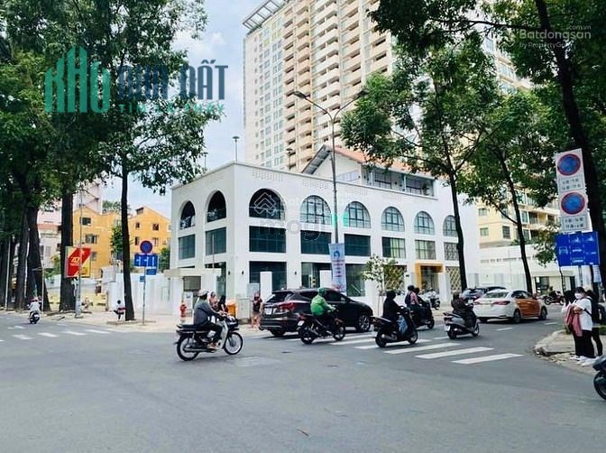 HƠN 10 TỶ NHÀ MẶT PHỐ NVC - NGÃ TƯ- LÔ GÓC-VỈA HÈ - THANG MÁY