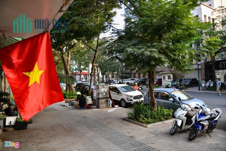 HƠN 10 TỶ NHÀ MẶT PHỐ NVC - NGÃ TƯ- LÔ GÓC-VỈA HÈ - THANG MÁY