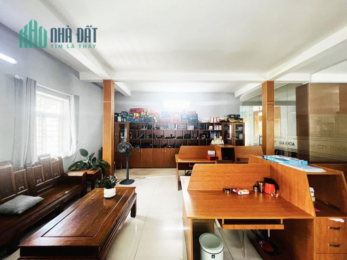 BIỆT THỰ LÔ GÓC 2 MẶT TIỀN ĐƯỜNG 12M, NGAY KHU NAM LONG, NGANG 50M, GẦN 300M2, 3 TẦNG, NỘI THẤT CAO