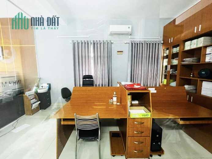 BIỆT THỰ LÔ GÓC 2 MẶT TIỀN ĐƯỜNG 12M, NGAY KHU NAM LONG, NGANG 50M, GẦN 300M2, 3 TẦNG, NỘI THẤT CAO