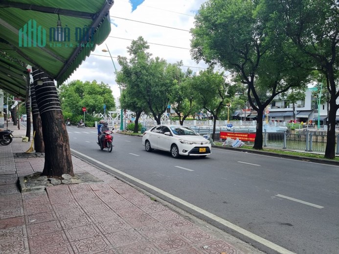 Cần tiền bán nhà Mặt Trường Sa, Phường 13 Phú Nhuận