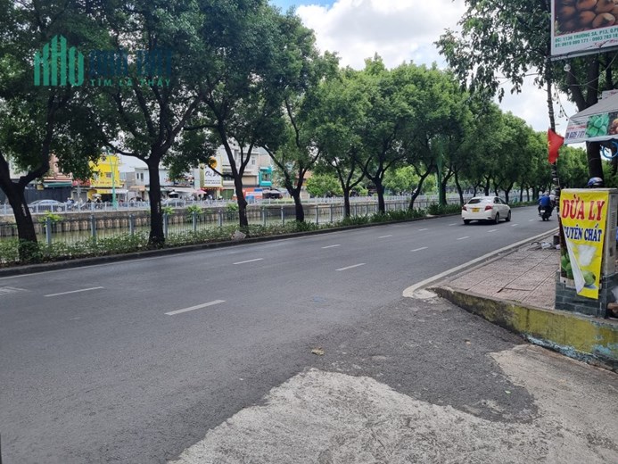 Cần tiền bán nhà Mặt Trường Sa, Phường 13 Phú Nhuận