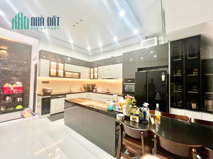 NHÀ ĐẸP Ở NGAY - HXH QUAY ĐẦU, NGANG 5M HIẾM, 100M2, 5 TẦNG, NỘI THẤT CAO CẤP, CHỈ HƠN 6 TỶ.