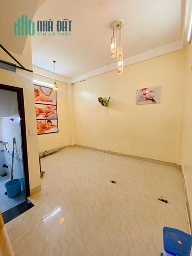 Cần cho thuê mặt bằng mặt tiền đường Đỗ Quang giáp đường chính NVL