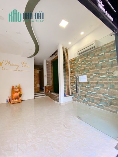Cần cho thuê mặt bằng mặt tiền đường Đỗ Quang giáp đường chính NVL