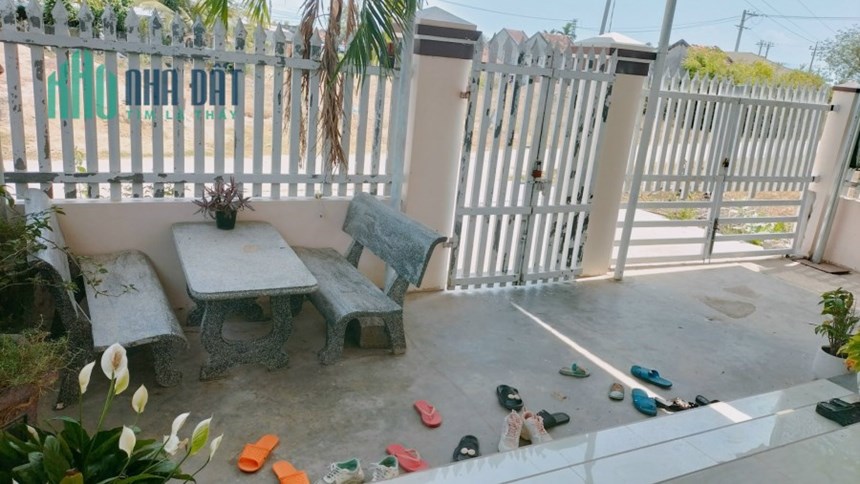 Bán 200m2 nhà đất tại thị xã Ninh Hoà, Khánh Hoà, SHR 1.24 tỷ. Lh:0376456779.