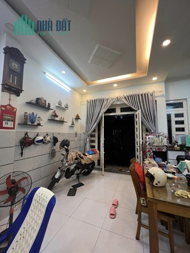 Bán nhà Lê Văn Quới HXH, 44m2, 4 tầng, 5 tỷ TL, 5PN, 5WC.