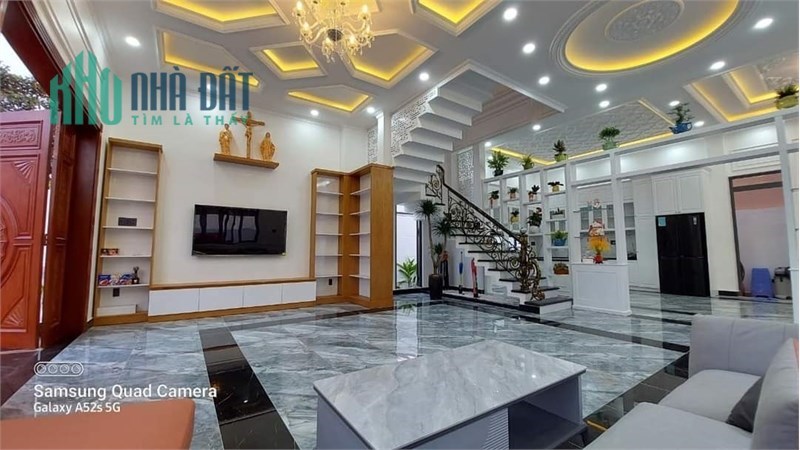 Biệt Thự Sân Vườn mặt tiền Tân Hiệp, Hóc Môn – 12x22m, tặng Full nội thất.