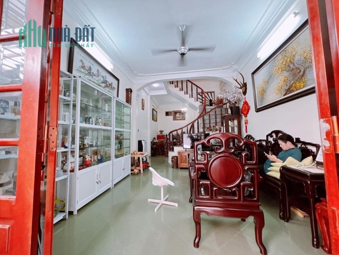 Bán nhà Ngõ Văn Chương, 2 thoáng, gần hồ, nhà đẹp dân xây 40m, 4 PN, 4.1 tỷ