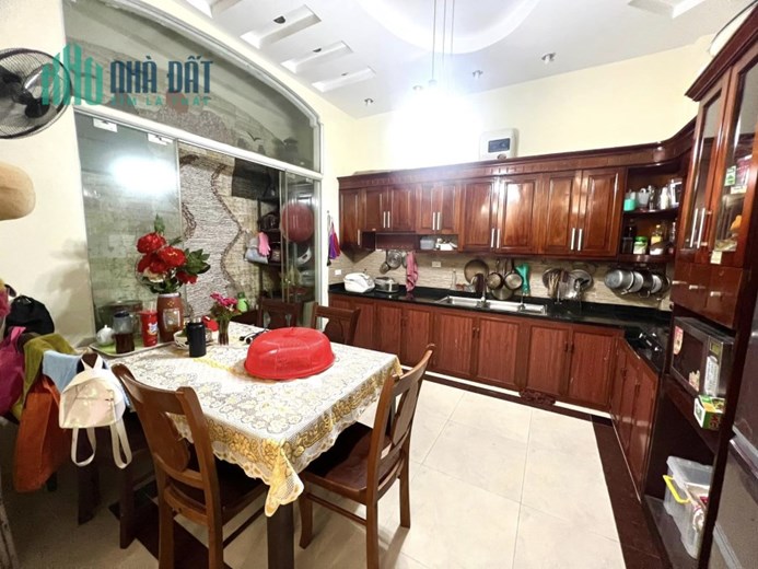Siêu phẩm Nguyễn Chí Thanh, ô tô, nhà đẹp, 40m, 3 PN, nhỉnh 5 tỷ5