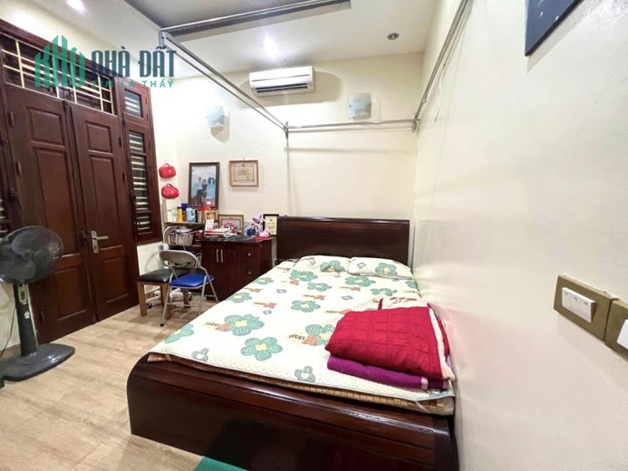 Siêu phẩm Nguyễn Chí Thanh, ô tô, nhà đẹp, 40m, 3 PN, nhỉnh 5 tỷ5