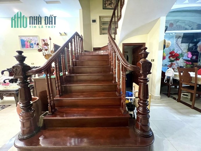 Siêu phẩm Nguyễn Chí Thanh, ô tô, nhà đẹp, 40m, 3 PN, nhỉnh 5 tỷ5