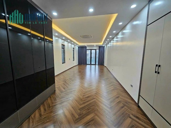 Nhà mói Nguyễn Văn Cừ, 7 tầng, thang máy, 85m, MT 5m +, kinh doanh 17 tỷ 5