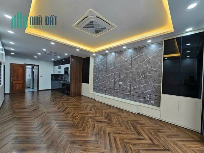 Nhà mói Nguyễn Văn Cừ, 7 tầng, thang máy, 85m, MT 5m +, kinh doanh 17 tỷ 5