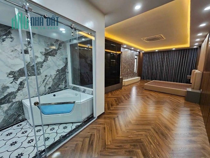 Nhà mói Nguyễn Văn Cừ, 7 tầng, thang máy, 85m, MT 5m +, kinh doanh 17 tỷ 5