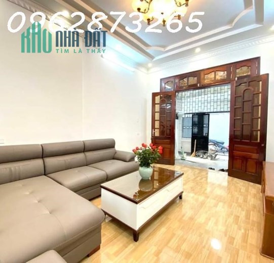 Bán nhà. Đường Trường Lâm, Quận Long Biên. Oto vào tận cửa, hai xe tránh nhau. Nội thất hiện đại,