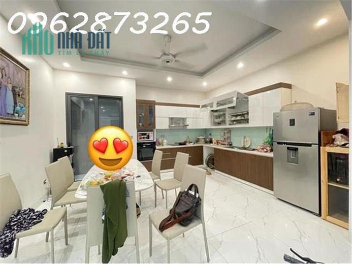 Bán nhà. Đường Trường Lâm, Quận Long Biên. Oto vào tận cửa, hai xe tránh nhau. Nội thất hiện đại,
