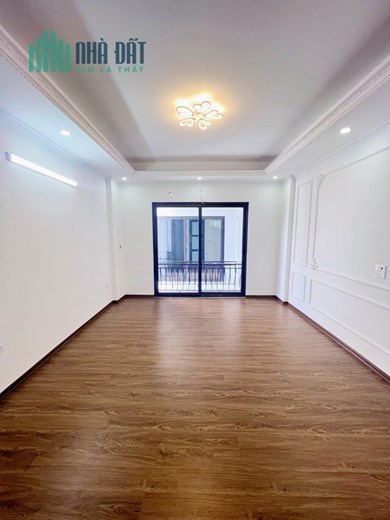 TRUNG TÂM QUẬN THANH XUÂN GẦN ROYACITY NGÃ TƯ SỞ HÀ NỘI NHÀ 4 TẦNG DT:45M2 MT:4M 6 PHÒNG NGỦ GIÁ :