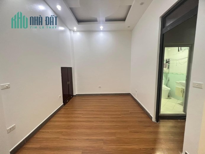 Trần khát chân, Hai Bà Trưng, lô góc, gần oto, ngõ to, hiếm bán,45m2, giá chào 4 tỉ 8
