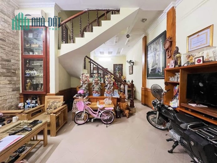 Lê Thanh Nghị, Hai Bà Trưng, nhà đẹp ở ngay, sát phố, cần bán ngay , 46m2, giá chỉ 5 tỉ 2