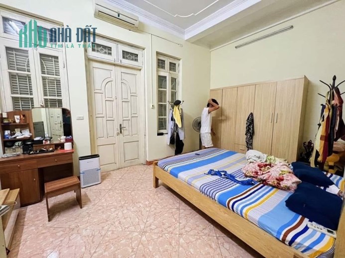 Lê Thanh Nghị, Hai Bà Trưng, nhà đẹp ở ngay, sát phố, cần bán ngay , 46m2, giá chỉ 5 tỉ 2