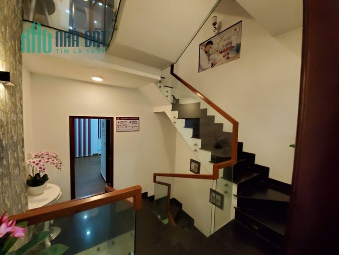 Bán nhà mặt tiền 4Mx19M 4 Tầng Phường Phú Trung quận Tân Phú
