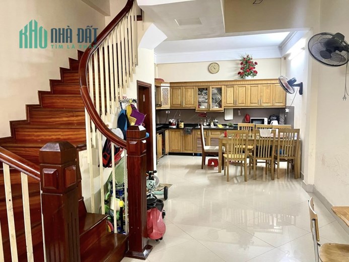 Bán nhà 62m2 phố Âu Cơ, Tây Hồ Thang máy XỊN Dòng tiền 800 triệu/năm Giá 8.3 Tỷ