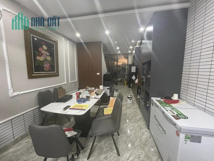 Bán nhà 63m2 phố Âu Cơ, Tây Hồ Thang máy Nhập Dòng tiền 800 triệu/năm Giá 8.3 Tỷ