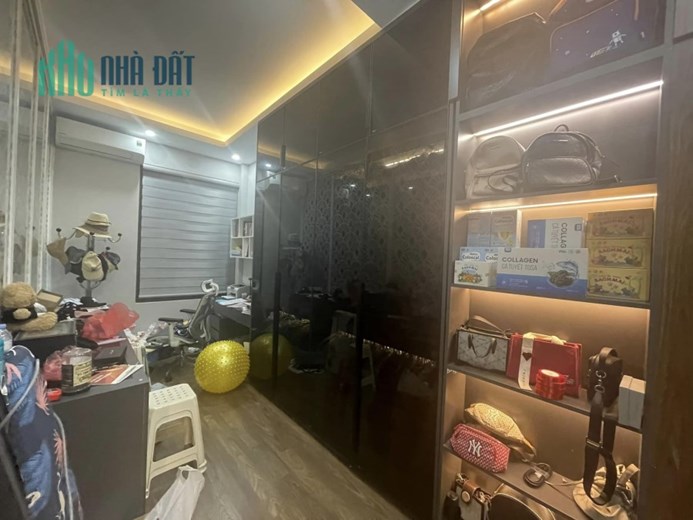 Bán nhà 61m2 phố Âu Cơ, Tây Hồ Thang máy Nhập Doanh thu 10%/năm Giá 8.3 Tỷ