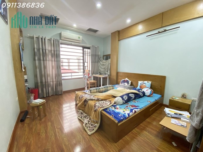 Chỉ 9.8 tỷ Mặt ngõ Ô tô tránh Trung Kính, Cầu Giấy 55m, 5T Kinh doanh, Gara, gần hồ mát mẻ
