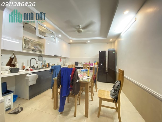 Chỉ 9.8 tỷ Mặt ngõ Ô tô tránh Trung Kính, Cầu Giấy 55m, 5T Kinh doanh, Gara, gần hồ mát mẻ