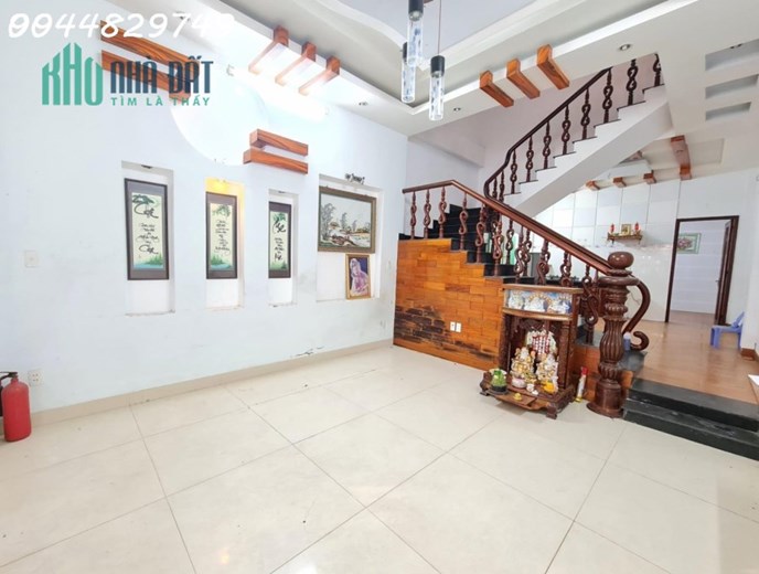 Nhà 3 tầng, dt 70m2 kiệt HUỲNH NGỌC HUỆ, Thanh Khê, Đà Nẵng mà CHỈ 2 TỶ xx (x trung)