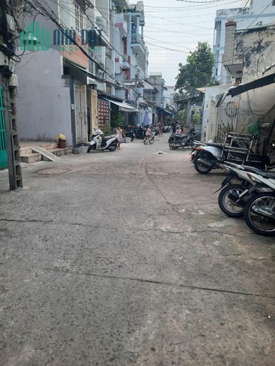 NHÀ HẺM XE TẢI ÂU DƯƠNG LÂN  -KHU DÂN TRÍ CAO  PHƯỜNG 4 QUẬN 8.