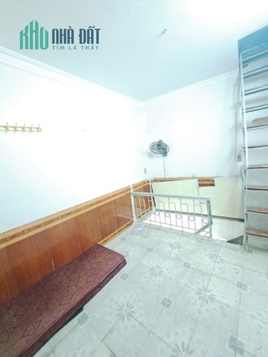 Bán nhà 3 tầng sổ cất két, giá 1 tỷ.