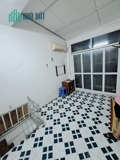 Bán nhà 3 tầng sổ cất két, giá 1 tỷ.