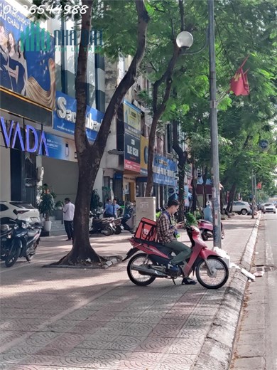 Siêu hiếm, nhà mặt phố Nguyễn Văn Cừ, 30m2, nhỉnh 8 tỷ, kinh doanh