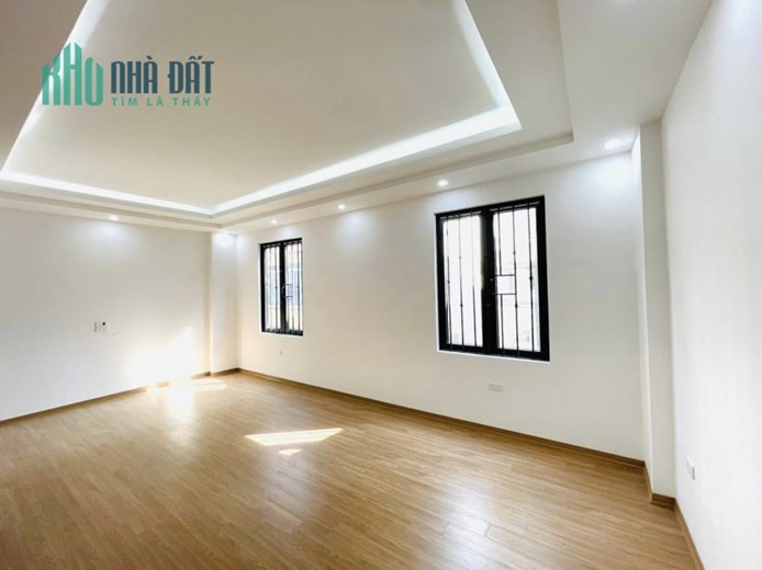 Bán nhà 63m2 phố Âu Cơ, Tây Hồ Thang máy Doanh thu 10%/năm Giá 8.3 Tỷ