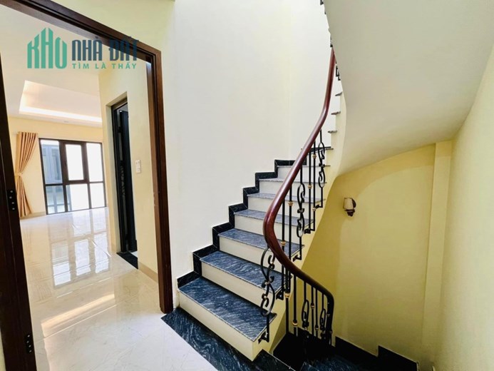 Bán nhà 63m2 phố Âu Cơ, Tây Hồ Thang máy Dòng tiền 10%/năm Giá 8.2 Tỷ