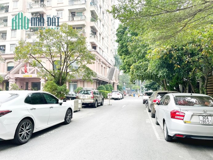 Biệt Thự Đội Nhân 141m2, 4 tầng, MT 8,2, 3 thoáng, Vỉa hè – ô tô tránh, giá 29,x tỷ