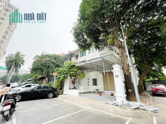 Biệt Thự Đội Nhân 141m2, 4 tầng, MT 8,2, 3 thoáng, Vỉa hè – ô tô tránh, giá 29,x tỷ