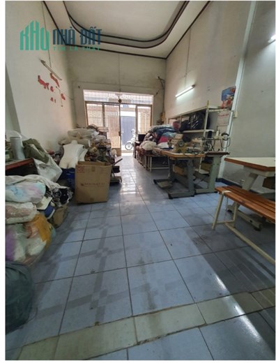 Chính chủ trang bìa chưa qua đầu tư, bán nhà sát mặt tiền Lũy Bán Bích, giá chỉ 6ty