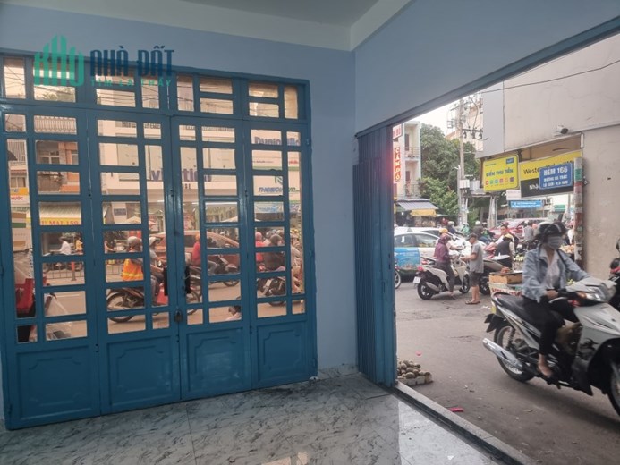 Chia sẻ mặt bằng kinh doanh buổi sáng mặt tiền Dương Bá Trạc Quận 8, gần cầu Nguyễn Văn Cừ.