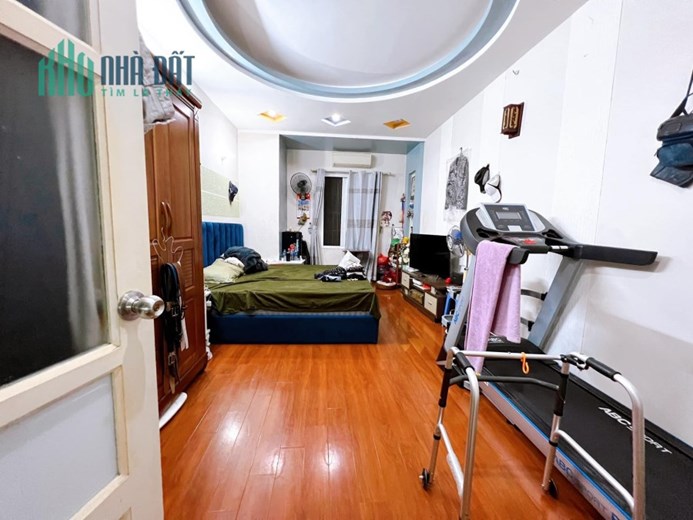 Bán nhà phố Cát Linh, 20m mặt phố,2 mặt ngõ, nhà đẹp, dân xây, 42m, 5T, 5.5 tỷ